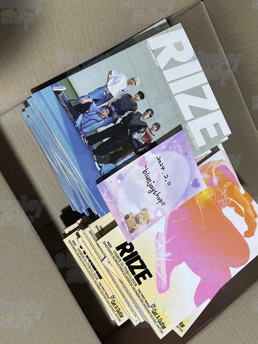 #Bluejayshop_GA
FREE ALBUM GIVEAWAY! (3) 🥳

- follow us 🔔
- like and retweet 
- drop the tags

HAPPY WONWOO DAY
#오늘도_달이예쁘다_원우야_생일축하해
#EveryWONWOO_Day
<a href="/pledis_17/">세븐틴(SEVENTEEN)</a>