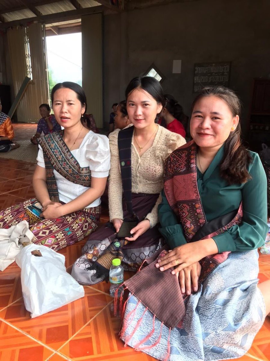 FeelM38437we's tweet photo. ສາມເອີ້ອຍນ້ອງເປັນຕາສີ້ເຫັນມີອາລົມ https://t.co/A9jLu3y2z1