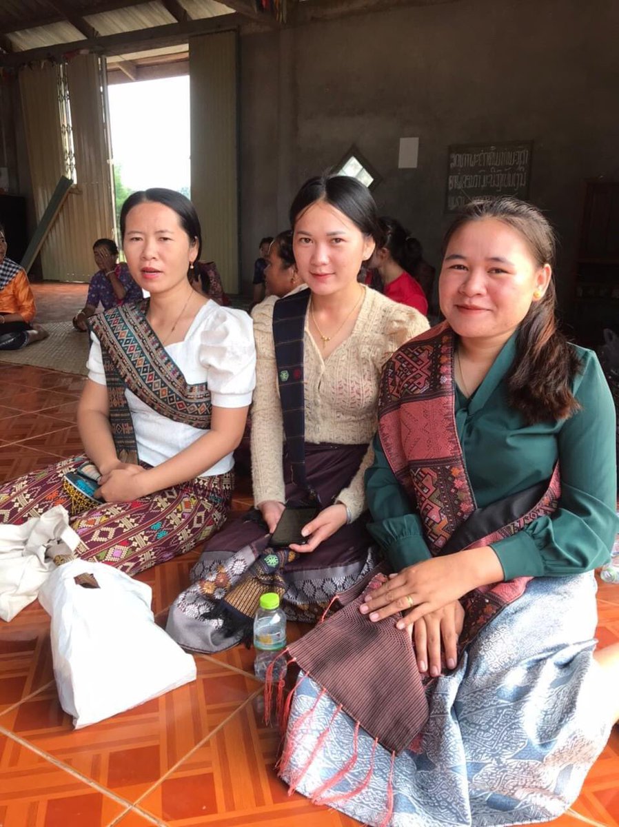 FeelM38437we's tweet photo. ສາມເອີ້ອຍນ້ອງເປັນຕາສີ້ເຫັນມີອາລົມ https://t.co/A9jLu3y2z1