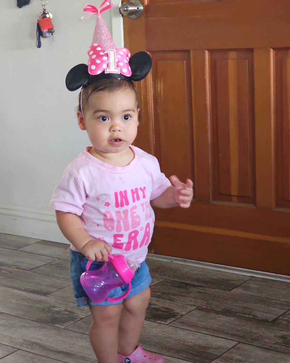 LizShawcroft's tweet photo. One year old!! https://t.co/rirGnlVMey