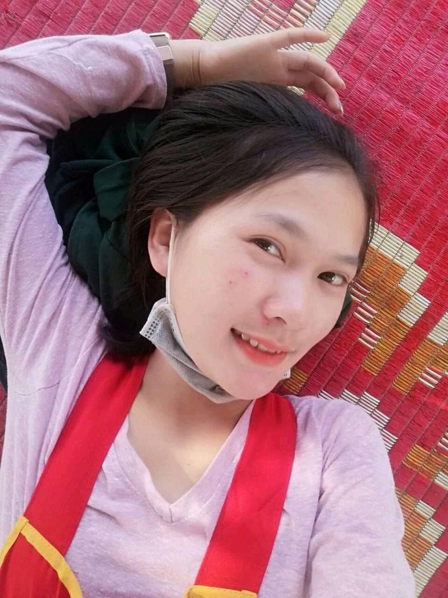 FeelM38437we's tweet photo. ເພື່ອນສະໄໝ່ຮຽນຍັງເປັນຕາສີ້ຄືເກົ້າຫີໂຄດໄຫ່ຍ https://t.co/6ZbxyhZEEt