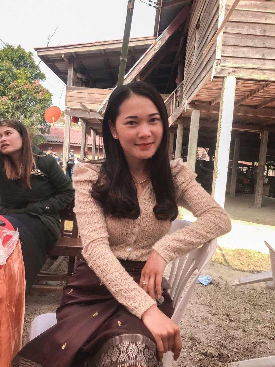 FeelM38437we's tweet photo. ເພື່ອນສະໄໝ່ຮຽນຍັງເປັນຕາສີ້ຄືເກົ້າຫີໂຄດໄຫ່ຍ https://t.co/6ZbxyhZEEt