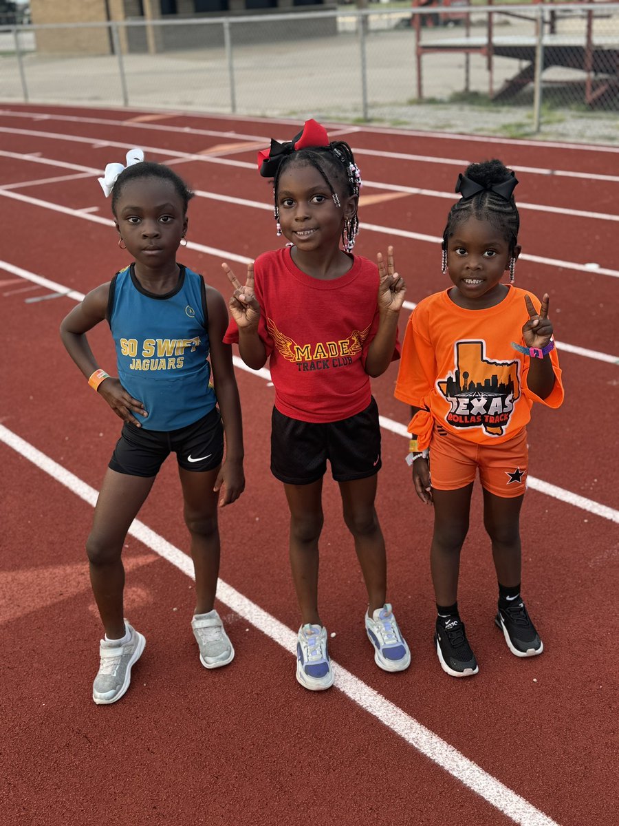 JordynRobinson_'s tweet photo. Itโs Meet Day ๐ซถ๐ฝ
Track Girls Run It ๐ค๐ฝ
@madetrackclub
#jordynrobinson #byebye #byebyespeed #madetrackclub #trackandfield #viral #trending #explore https://t.co/s2Q5xKUCDK
