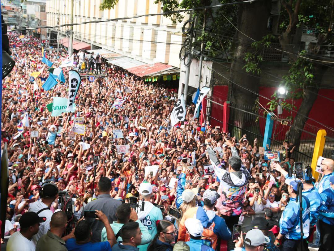 delcyrodriguezv's tweet image. Hoy, en La Vega, el pueblo en la calle acompañó a nuestro Pdte. @NicolasMaduro. Unidos superamos las dificultades y con esa misma unión triunfaremos el #28Jul para seguir conquistando paz, prosperidad y futuro.
