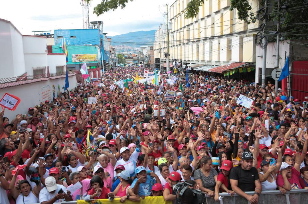delcyrodriguezv's tweet image. Hoy, en La Vega, el pueblo en la calle acompañó a nuestro Pdte. @NicolasMaduro. Unidos superamos las dificultades y con esa misma unión triunfaremos el #28Jul para seguir conquistando paz, prosperidad y futuro.