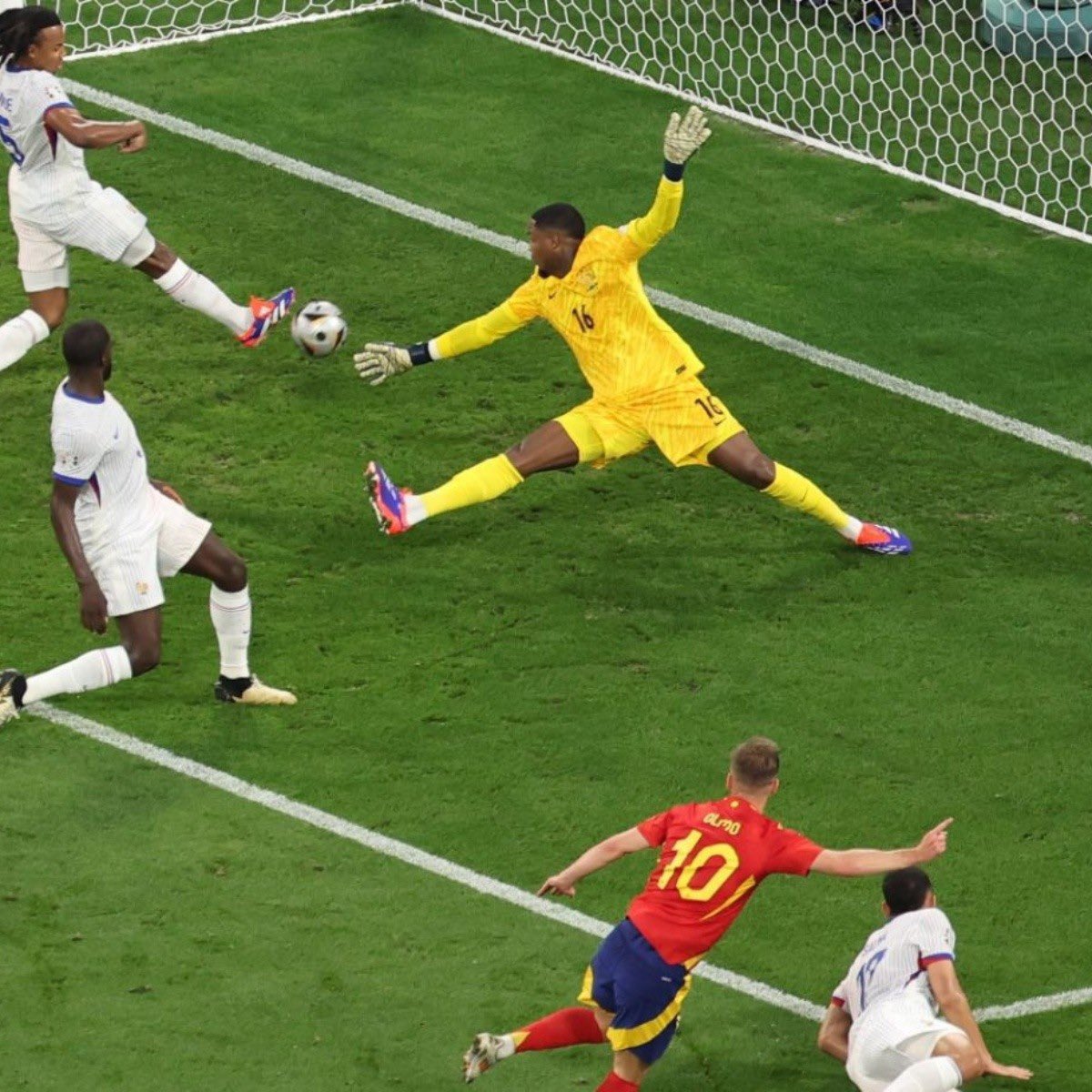 Ramardoh1's tweet photo. @jkeey4 Lamentable es que siempre aparezcas llegando tarde en los goles que dejan a tu país afuera ex jugador https://t.co/zIQvql2q1W