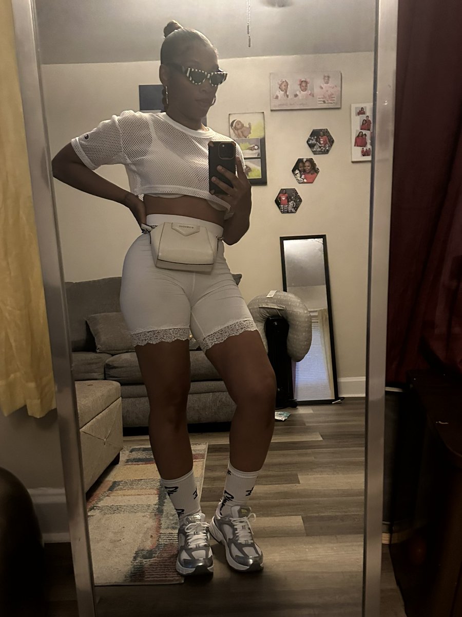 Black or white…. No shades of grey 🖤🤍