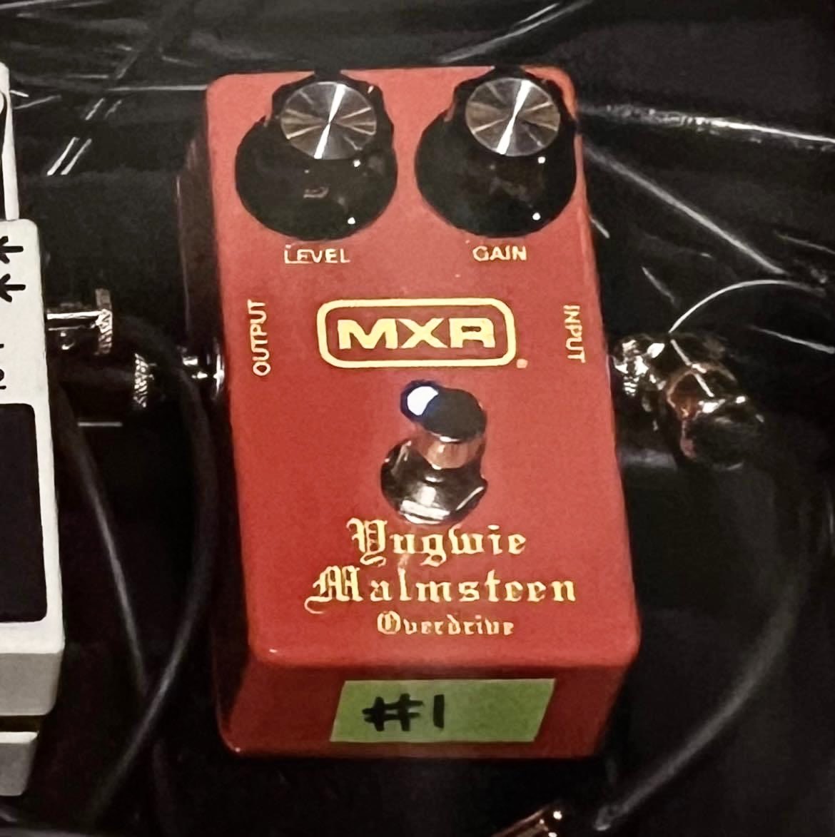 unknownoverload's tweet photo. @yokochan110662 今回の機材のポイントはMXRのシグネチャーを使用しているところです🎸🔥

MXR distortion＋よりもDOD250の方がローとミッドが出て音量もデカいのでシグネチャーでテコ入れしているかも😊あとポットのカーブも変更しているはずです♪ https://t.co/ARWvnAiiiZ