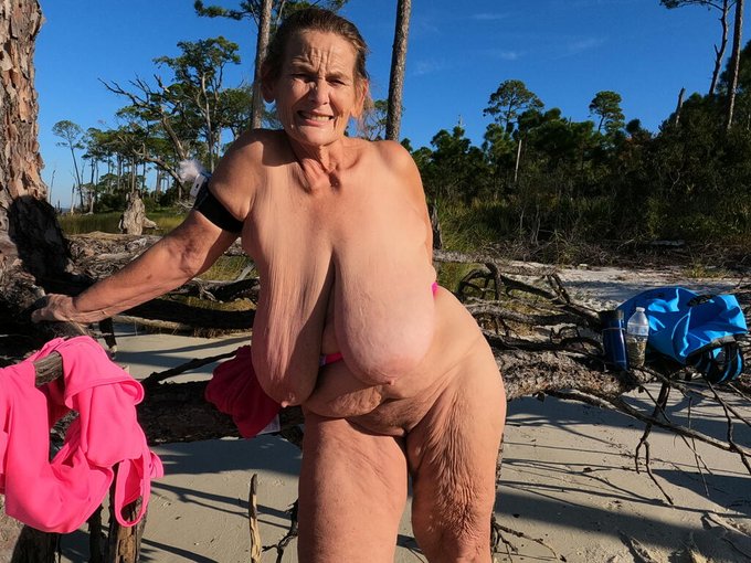 Check out my APClips store! APClips pays out 10-20% more than competing platforms ❤️ COME VISIT ME..<a href="/tag/apclips"class="tags"><span>#apclips</span></a>