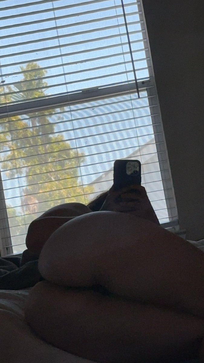 Blakeleegreen3's tweet photo. What’s the First thing your doing, waking up next to this? https://t.co/wHS4z60uZx