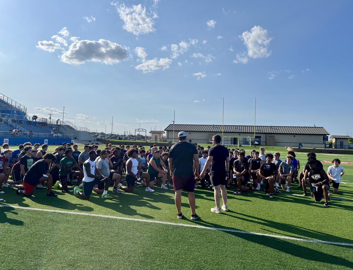 Midwestern State Football (@msutexasfb) on Twitter photo Another Awesome Turn Out to finish up our 3rd HTX/ATX Elite Camp ‼️
Huge shoutout to <a href="/GTEagleFootball/">Georgetown Football</a> and <a href="/CoachGriffGHS/">Chuck Griffin</a> for hosting us tonight🚨🐎
Also, a big thank you to our former players and current players who took time out of their day to support some future Stangs🤝 Another Awesome Turn Out to finish up our 3rd HTX/ATX Elite Camp ‼️
Huge shoutout to <a href="/GTEagleFootball/">Georgetown Football</a> and <a href="/CoachGriffGHS/">Chuck Griffin</a> for hosting us tonight🚨🐎
Also, a big thank you to our former players and current players who took time out of their day to support some future Stangs🤝