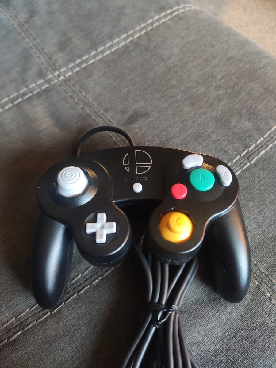 goldhatcat tweet media