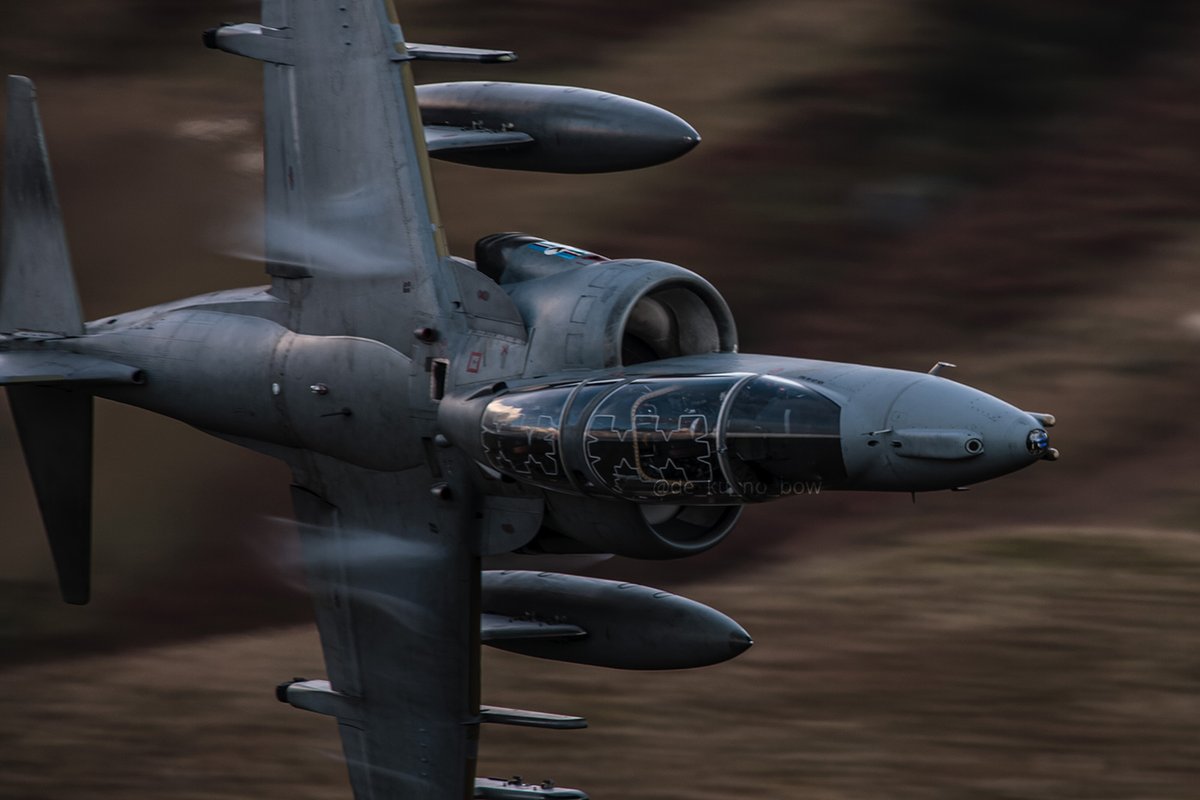 de_ku_no_bow's tweet image. せめて2003年くらいから訪れていれば、もう少し違ったのかも知れない。
ジャギュア、シーハリアーを撮りたかったです。
フロントライナーが撮れなかったのもざらだし、一週間の滞在で2機だけとか、とにかくツキがなかったけど、それでももう一度、ここに行きたい。

#MACHLOOP