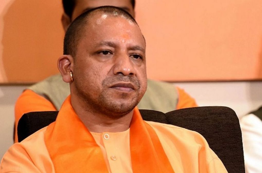 ravibhadoria's tweet photo. न जाने ऐसी क्या बात है जो योगीजी के पीछे खुलकर खड़े होने से कुछ लोग कतराते है���??
जनता विशेषकर महिलाएं उनके पीछे लामबंद हैं ये सब जानते हैं फिर भी लगभग वैसा ही हो रहा है जैसा मोदीजी के समय कुछ लोग उनके उदय को टालने के प्रयास में थे।
लेकिन भूल न करें।
अंधेरा छटेगा, सूरज निकलेगा, 
भगवा छायेगा, कमल खिलेगा