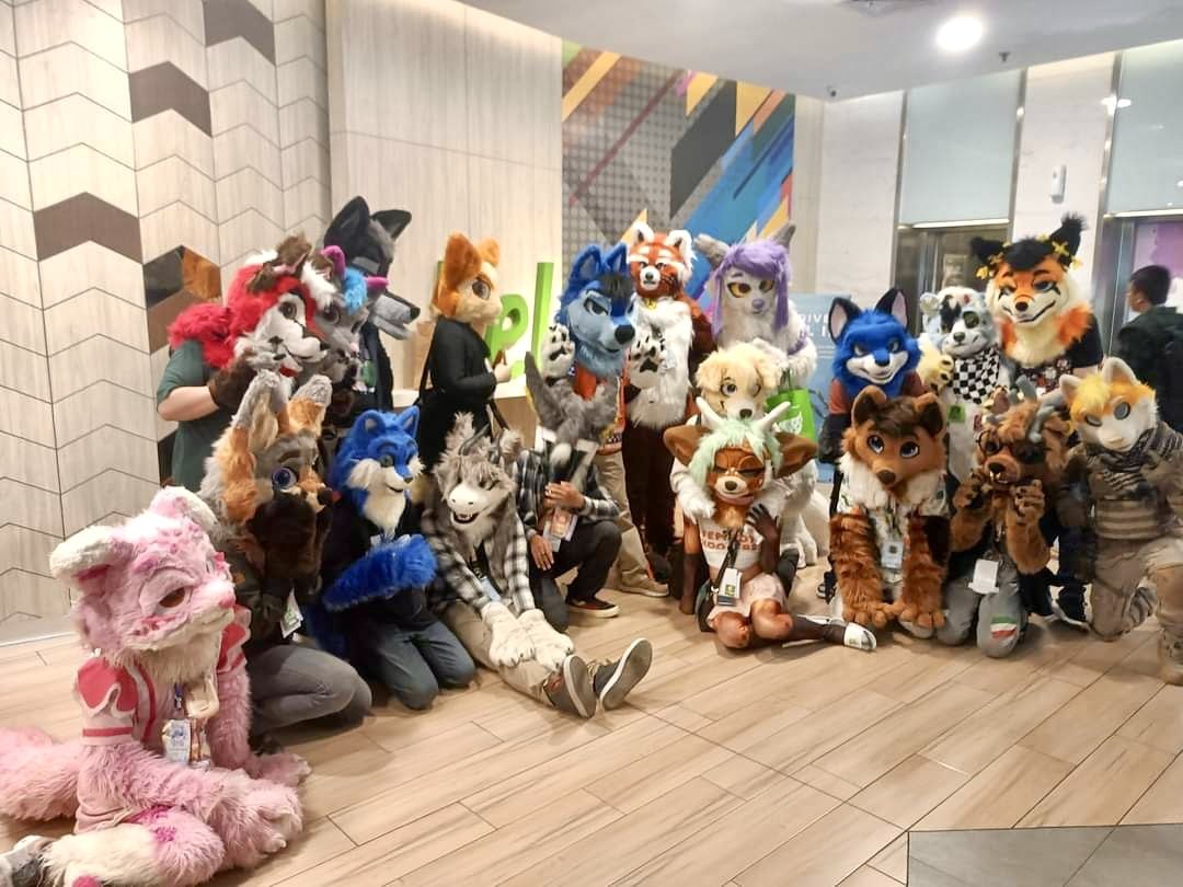 ST4RS6's tweet photo. IWAG was truly a blast! I had a lot of fun working on this con alongside the rest of the team as well!

Thank you everyone for coming, and thank you @stephenwintre for letting me vend with you 💖 https://t.co/axUNjKXzbp