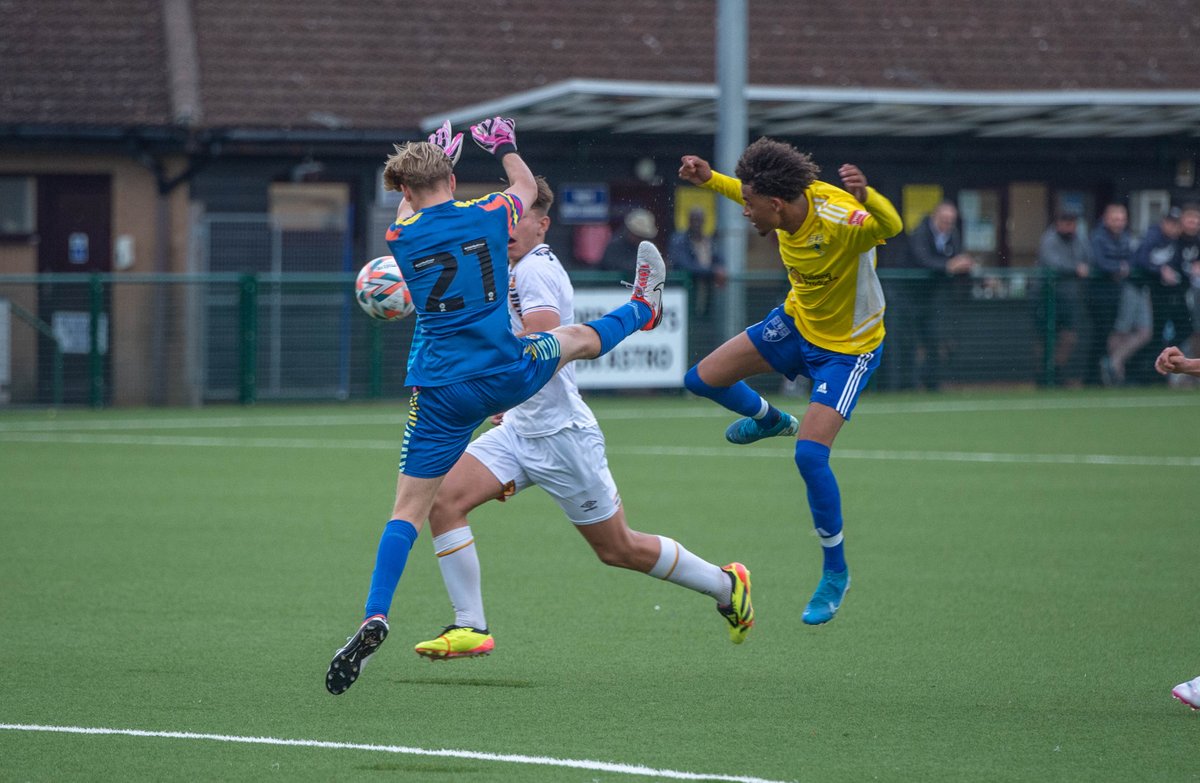 Sean_Doyle70's tweet photo. Photos from last night's pre-season fixture between @NewmarketTownFC &amp; @cufcacademy1 U18's https://t.co/Bx0u2SR2c5 https://t.co/3JY49eWACG