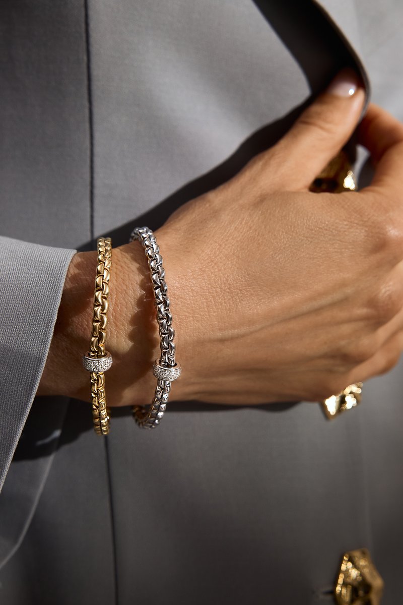 MandCoJewellers's tweet photo. Flexible and fabulous - discover fabulous gold jewellery by Fope Gioielli of Italy at Martin and Co.
https://t.co/kQmbijsnwx
#madeinitaly #goldjewellery #goldbracelets https://t.co/QPliE6leSA