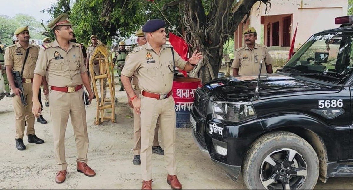 hardoipolice's tweet photo. #HardoiPolice
पुलिस अधीक्षक हरदोई द्वारा थाना संडीला क्षेत्रांतर्गत पीआरवी 112 का आकस्मिक निरीक्षण किया गया एवं ड्यूटी पर मौजूद पुलिसकर्मियों को आवश्यक दिशा-निर्देश दिये गये।
#UPPolice https://t.co/prtCpf4GDD