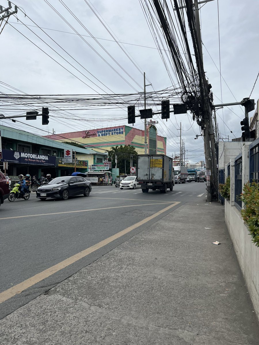 de_jervy's tweet photo. GoodAfternoon🌧️
#CalambaLaguna #Lianas https://t.co/uwO4Z4XxO3