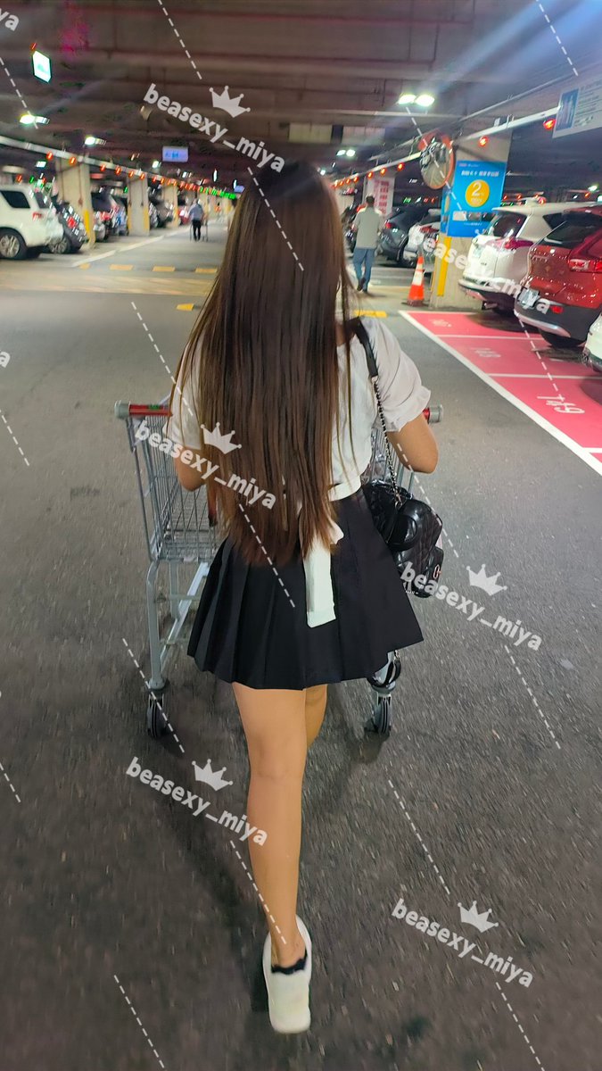 去美式賣場剛好是年輕
帥哥在結帳🤭
老公故意站在結帳區外面
讓我去結帳，小帥哥快速的
從腳瞄到胸部，不小心
我們一起對到眼好害羞🫣

心跳真的有點快🤭
老公真的很貼心，還故意問
我，那個帥哥有喜歡嗎😆

跟帥哥一起對到眼好興奮
💞

#生活採買
#帥哥眼睛好萌
#戀愛感
#聯誼交換
#單女同樂
#單男 https://t.co/d92QA82jWX