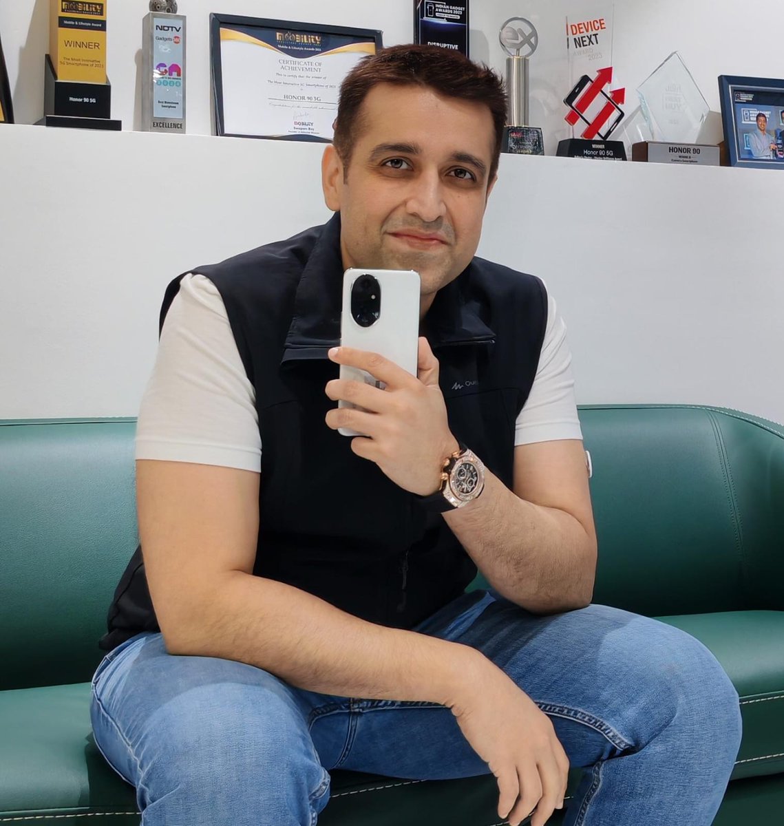MadhavSheth1's tweet photo. Which feature of the HONOR 200 series makes it one of the safest smartphones for your eyes?

Guess it Correctly to win the all new HONOR 200.

To get notified about the product click here https://t.co/cNW0uADzbL

#HONOR200series
#ShotonH200 #ContestAlert https://t.co/Ho5fTCEORX