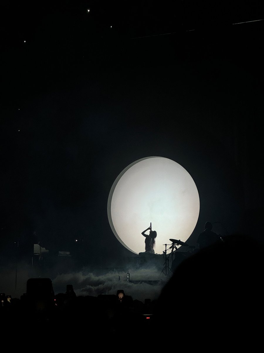 begleri's tweet photo. me when it’s a full moon https://t.co/L5BQbhkIhn