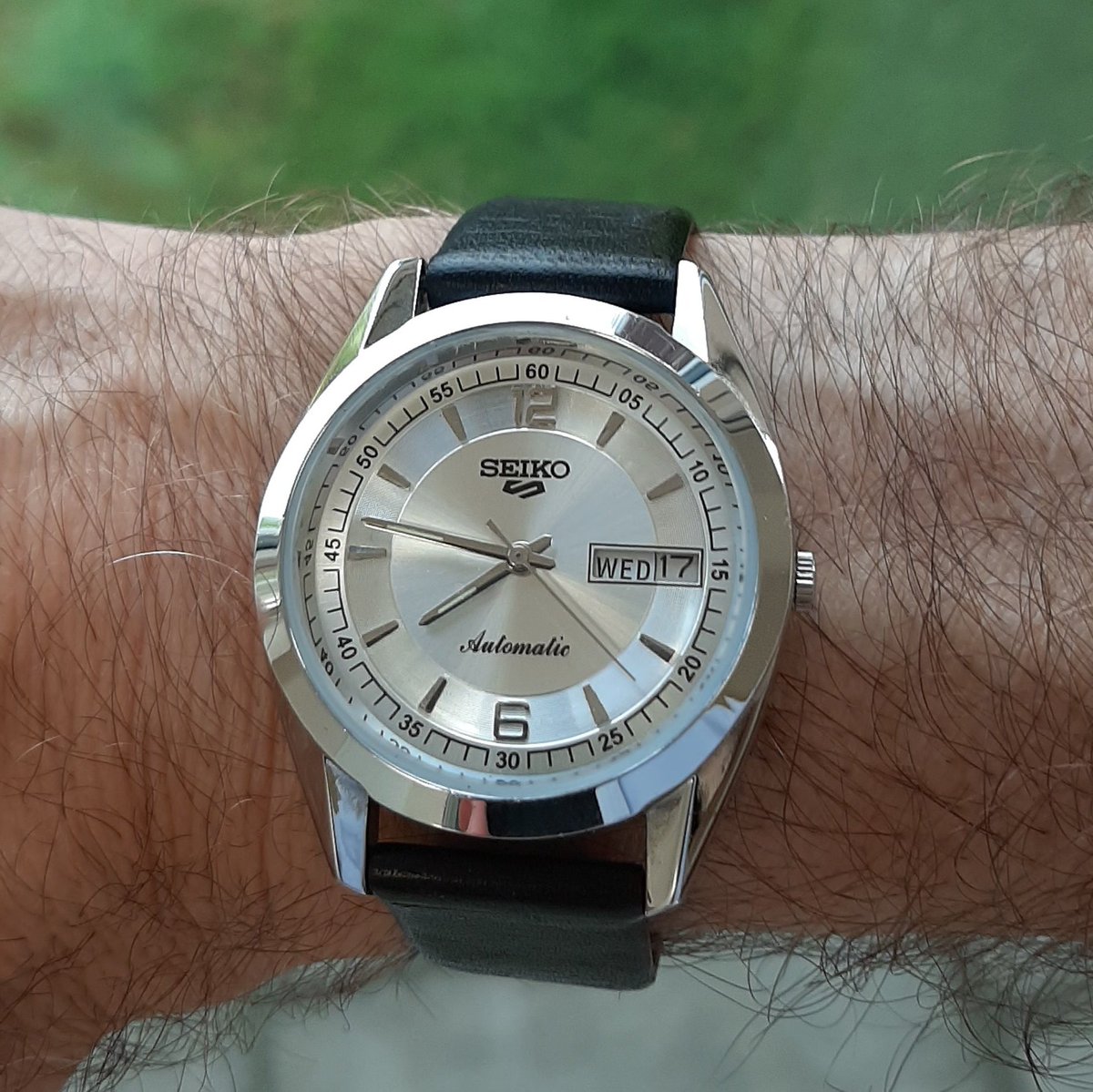 SlickAttire's tweet photo. @markchristie @wornandwound I just happened to put on a 5 today too! Not as cool looking as yours tho. https://t.co/XfoxlXpso6