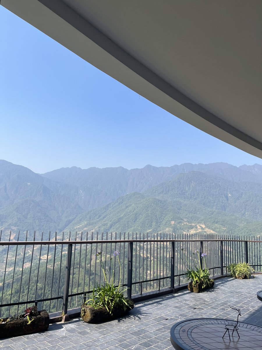 RFPermadi's tweet photo. 2.  [HOTEL]
Berhubung liburan berdua istri, jadi cari hotel yang nyaman tapi budget ok. Kita nginep di 3 hotel:
-  Hanoi Calido
-  Pao’s Sapa Leisure
-  Airport Classic

Total 3 malem 780 ribu. https://t.co/GZN3KbGM6j