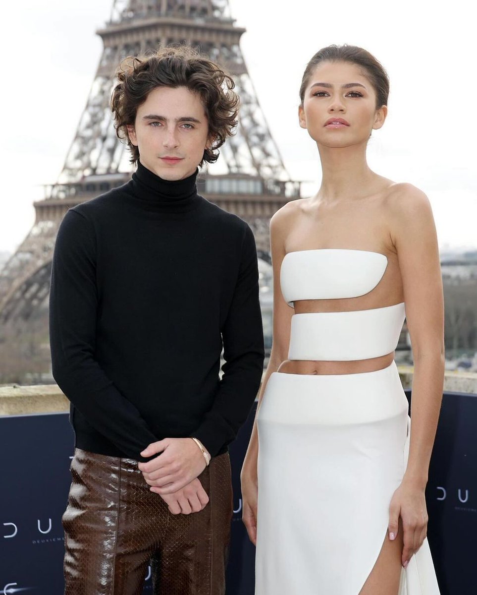 WoolmarkJapan's tweet photo. ゼンデイヤ(@zendaya)が映画「Dune」のプレスツアーで、3Dプリントウールのドレスを着用して参加🐏
まさに、未来に足を踏み入れたようなデザインのドレスは2024年秋のALAÏAのプレゼンテーションのプレゼンテーションのドレス「La Robe Spirale」です。
#woolmark #wool #ウール #ウールマーク https://t.co/oOJwgU5gqV