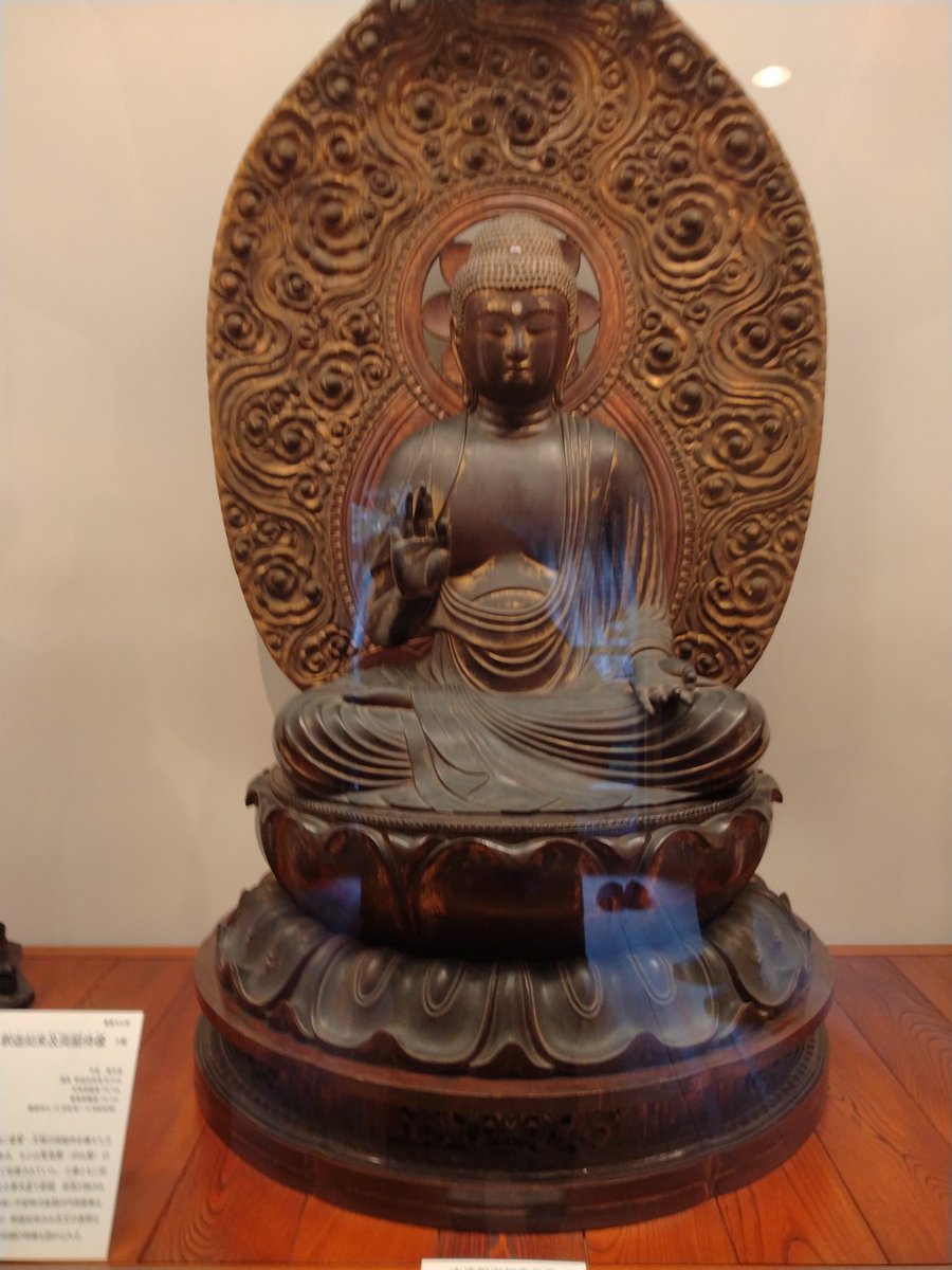 elta1024's tweet photo. 博多まち歩きで承天寺の方丈、庭園、収蔵庫を拝観させて頂きました。
収蔵庫はずっと行きたかったのですが何時も抽選に外れて…
釈迦三尊像や九博でお目にかかった楊柳観音間近に拝ませて頂きました https://t.co/NxHWYIVhRX
