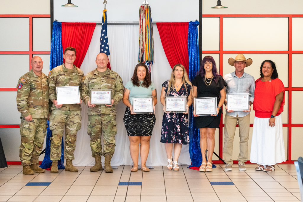 82ndABNDiv's tweet photo. The 82nd Airborne Division recognized the following recipients for their work outside of the Division. As a Volunteer of The Quarter awardee, they are a shining example of what it means to be a leader within our formation and amongst our communities. #AATW #BeAllYouCanBe #VOTQ https://t.co/2qajUoYxIk