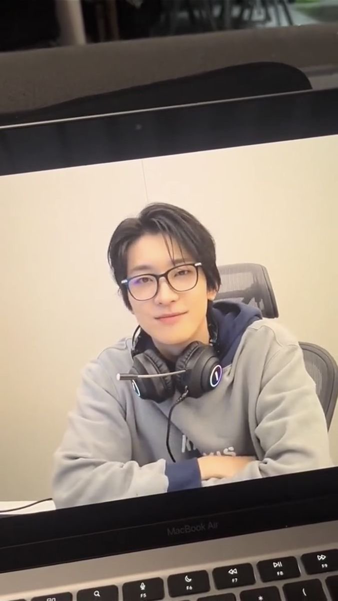 wonulovi's tweet photo. @soongyuwonn HAPPY WONWOO DAY
#오늘도_달이예쁘다_원우야_생일축하해
#EveryWONWOO_Day
@pledis_17 https://t.co/X5bx6mZN8X