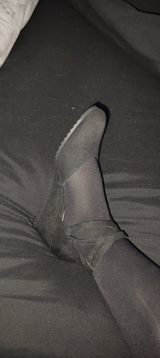 FindomRedr3846's tweet photo. #shoes
#feet
#new
#payday https://t.co/YgKqkLdO1O