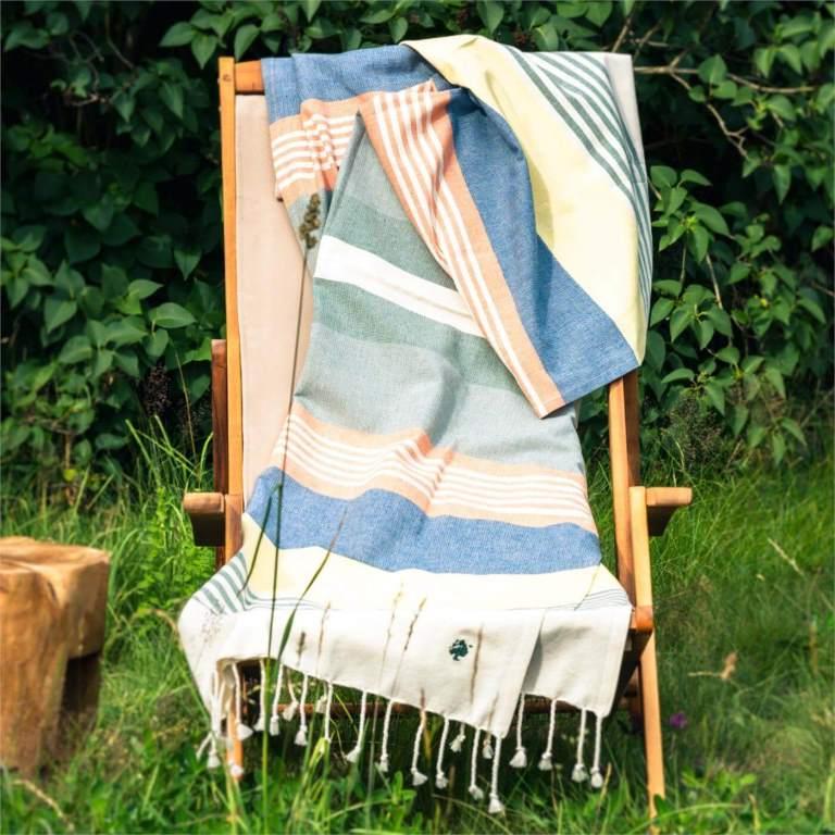 PureCoverz's tweet image. Onmisbaar deze zomer
bit.ly/4aDpXNE
Deze hamamdoek neemt weinig ruimte in, dus past altijd nog in je tas. Vrolijk streepdessin, leuke kwastjes en van biokatoen, daarmee zit je goed deze zomer op het strand of bij het zwembad.
#biologisch #hamamdoek #GOTS #biokatoen