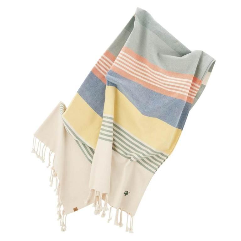 PureCoverz's tweet image. Onmisbaar deze zomer
bit.ly/4aDpXNE
Deze hamamdoek neemt weinig ruimte in, dus past altijd nog in je tas. Vrolijk streepdessin, leuke kwastjes en van biokatoen, daarmee zit je goed deze zomer op het strand of bij het zwembad.
#biologisch #hamamdoek #GOTS #biokatoen