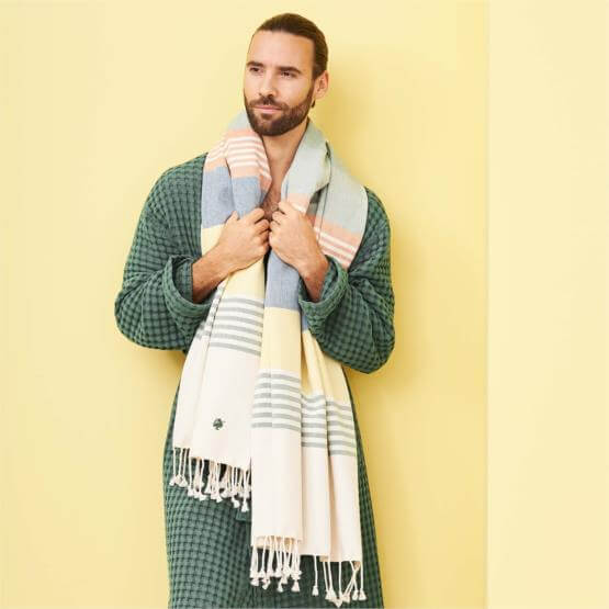 PureCoverz's tweet image. Onmisbaar deze zomer
bit.ly/4aDpXNE
Deze hamamdoek neemt weinig ruimte in, dus past altijd nog in je tas. Vrolijk streepdessin, leuke kwastjes en van biokatoen, daarmee zit je goed deze zomer op het strand of bij het zwembad.
#biologisch #hamamdoek #GOTS #biokatoen