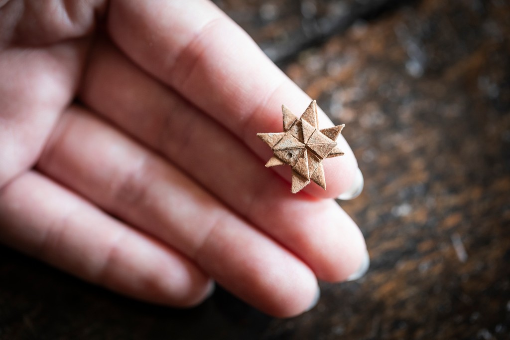 These tiny cut out paper shapes were created by schoolgirls at Sutton House in the 17th century. They slipped through gaps in the floorboards, where they’ve remained undiscovered until now. They’ll be on display at Sutton House from Friday until December.

📷©NT/ James Dobson