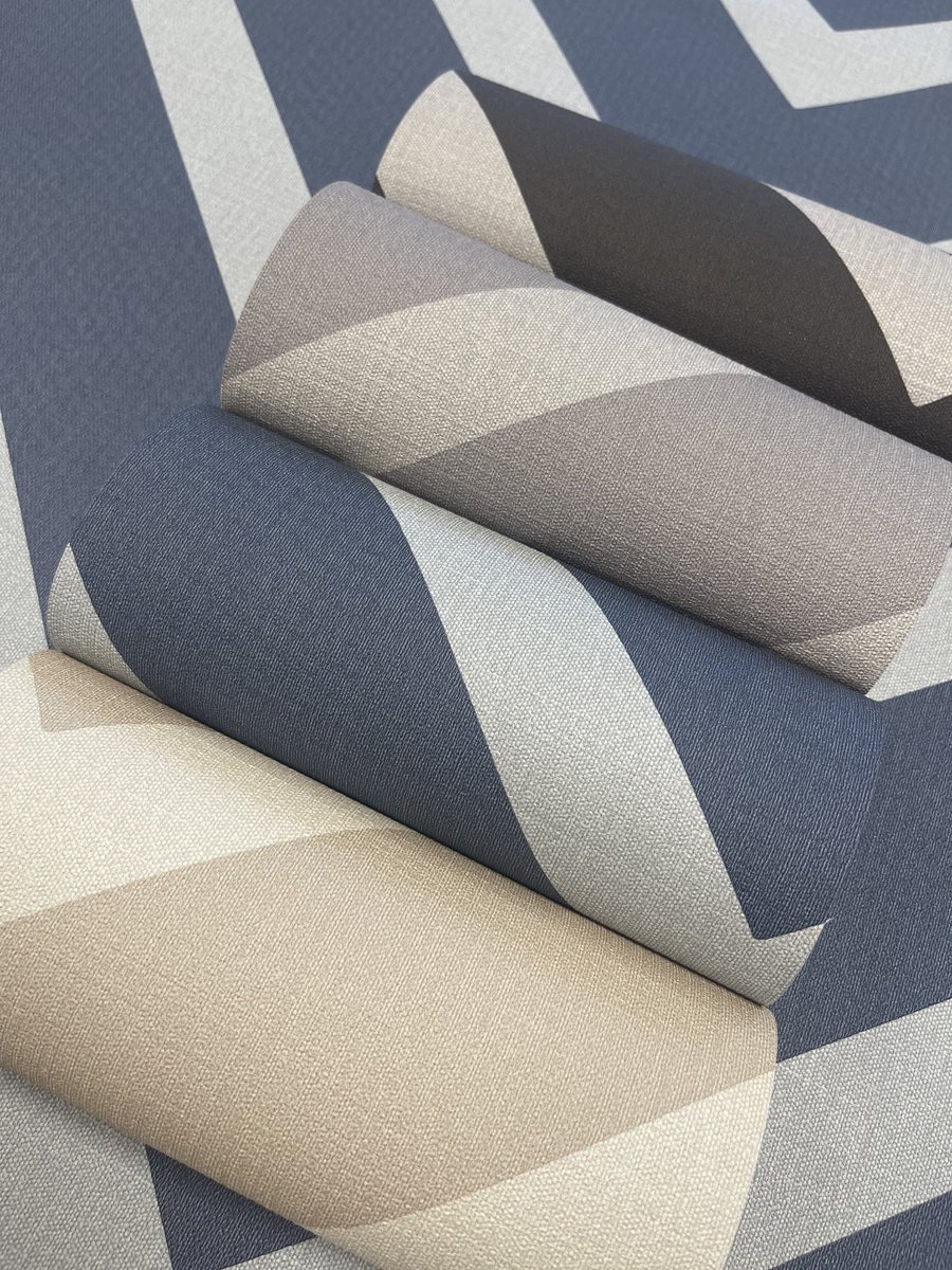 Muraspec's tweet photo. Discover Insignia: where timeless design meets bold impact. Elevate your walls with our rich chevron pattern over textured backgrounds.

 #Muraspec #InteriorDesign #WallCoverings #HomeDecor #Wallpaper #Interiordesign #Design #Decor #Moodboard #CIUK #Designinsider #materialsource https://t.co/WZImlEGt0A