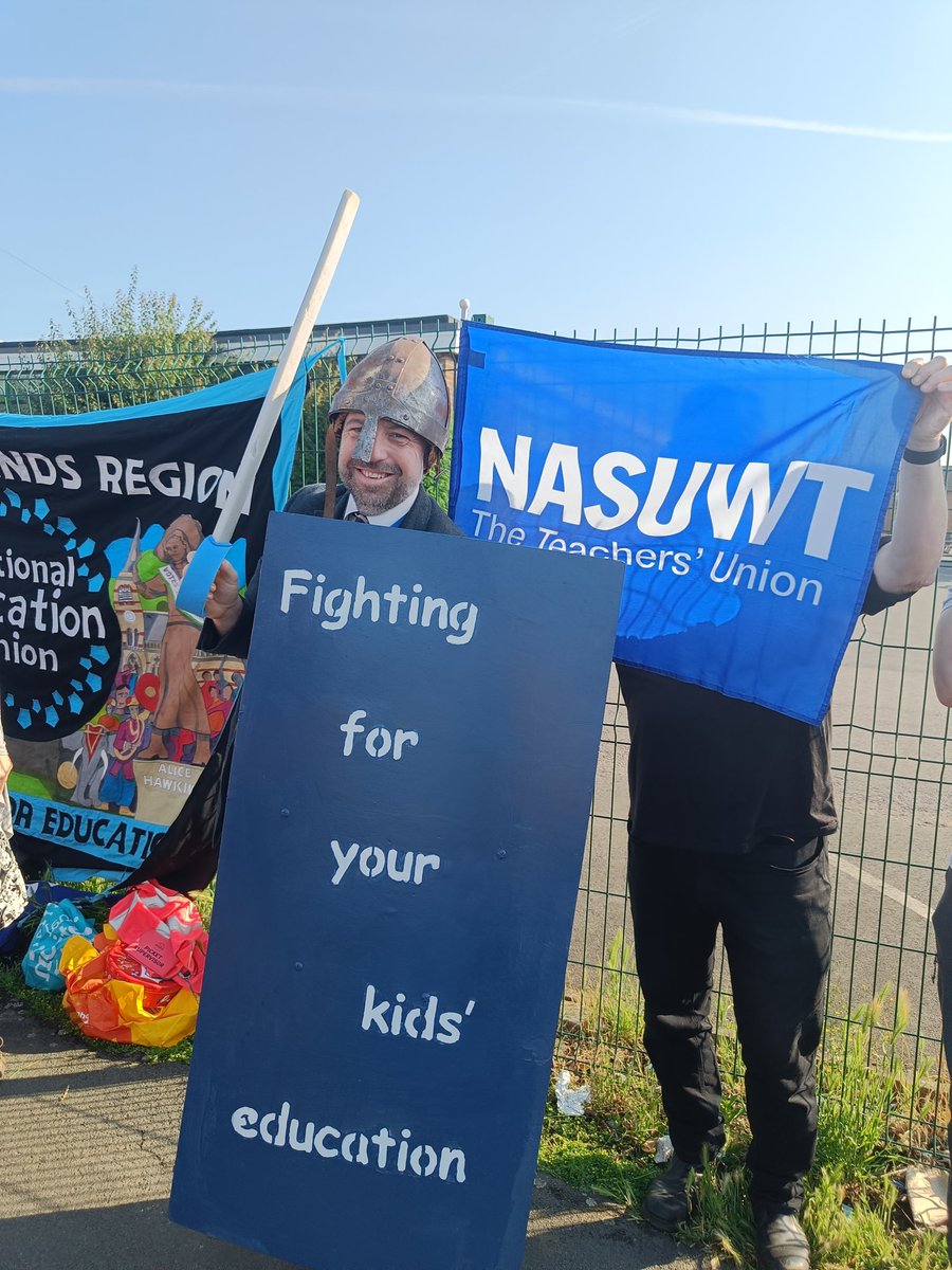 BWallArthur's tweet image. The shield says it all! #NASUWT