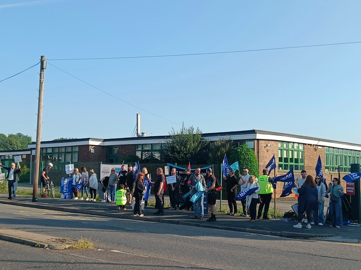 BWallArthur's tweet image. The shield says it all! #NASUWT