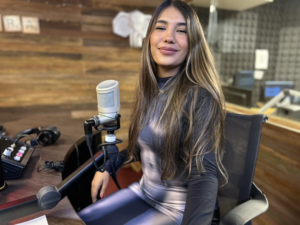 ExaFM's tweet photo. Es momento del chismecito rico 🔥 ¡Ya está @KCASILLASS   en #LaCaminera con  @fran_hevia y @Fer_Gay 🤪! En el 104.9 FM 📻 https://t.co/7Zst519A5W