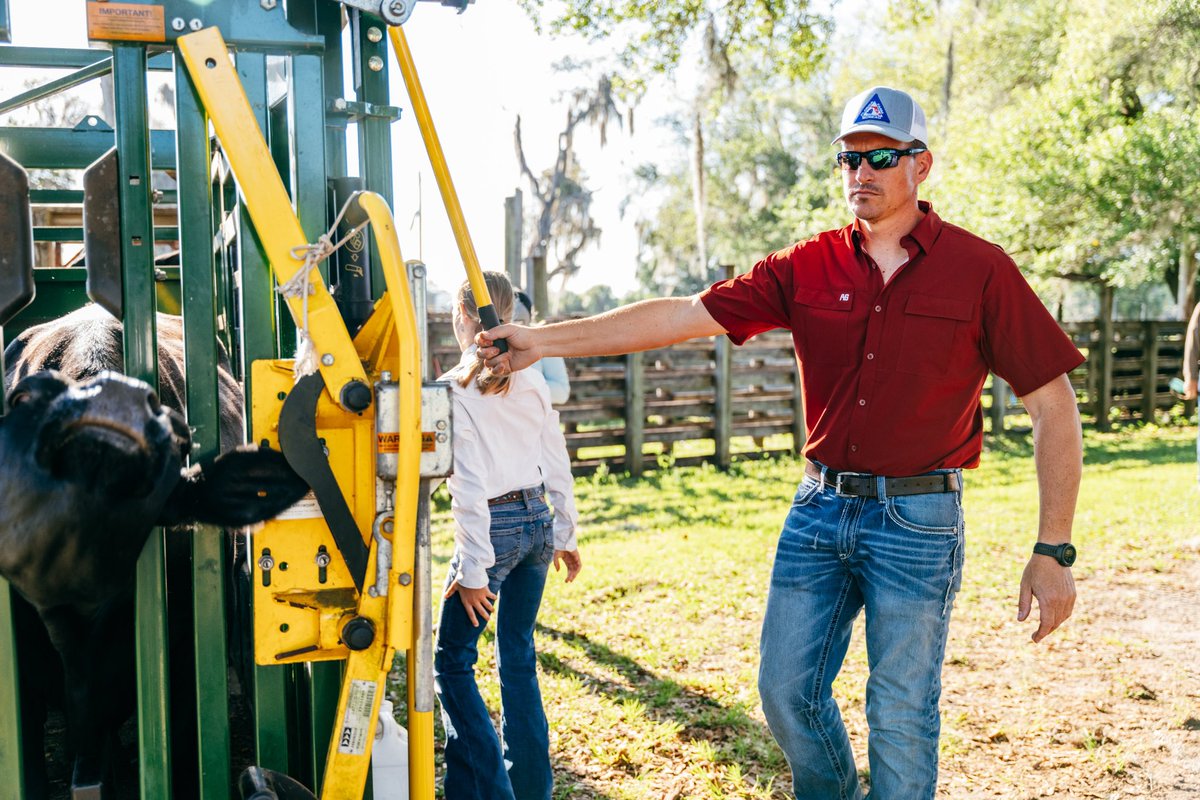 aggearclothing's tweet image. Stay cool and comfortable all day with the Haybaler SS shirt, designed for maximum breathability. #haybaler #shortsleeve #breathable #comfort #cool #agriculture #performance #farm #ranch #clothing #aggear