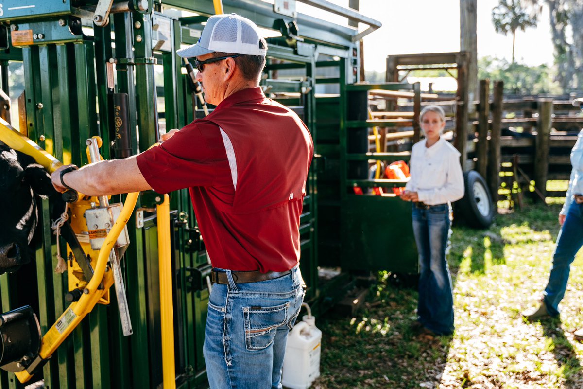 aggearclothing's tweet image. Stay cool and comfortable all day with the Haybaler SS shirt, designed for maximum breathability. #haybaler #shortsleeve #breathable #comfort #cool #agriculture #performance #farm #ranch #clothing #aggear