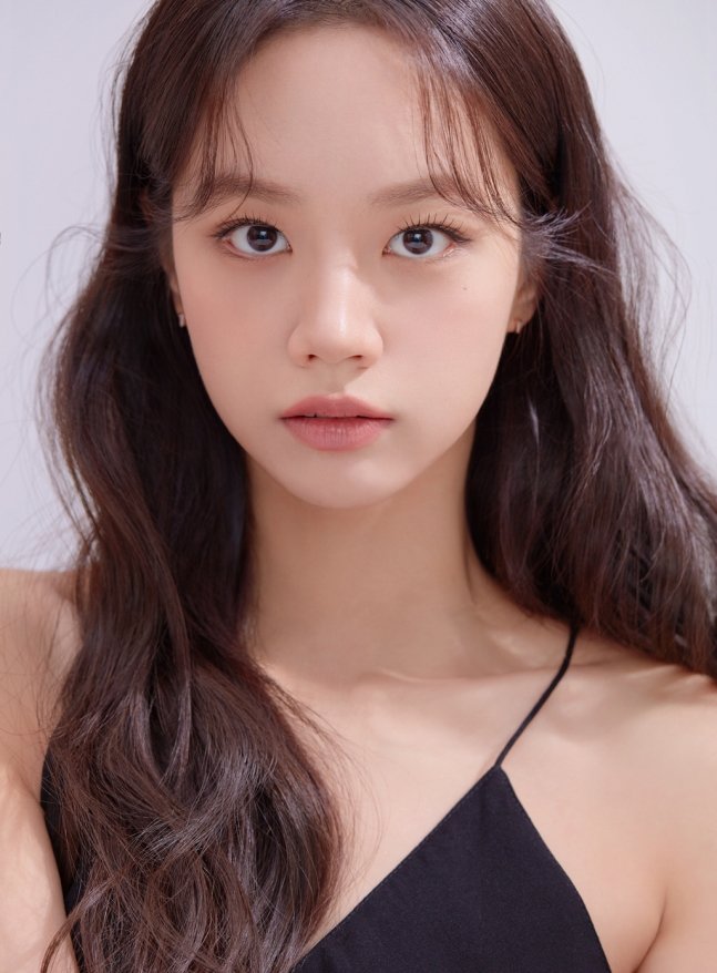 sempredoramando's tweet photo. #Hyeri confirmada em #GoodCompetition (#FriendlyCompetition).
Yoo Jei, uma aluna exemplar e astuta negociadora de poder, desenvolve uma relação complexa com Woo Seulgi, uma órfã que se transfere para a Chaehwa Girls' High School, onde a competição é intensa.
Previsto para 2025. https://t.co/SZ5SMeuDOt