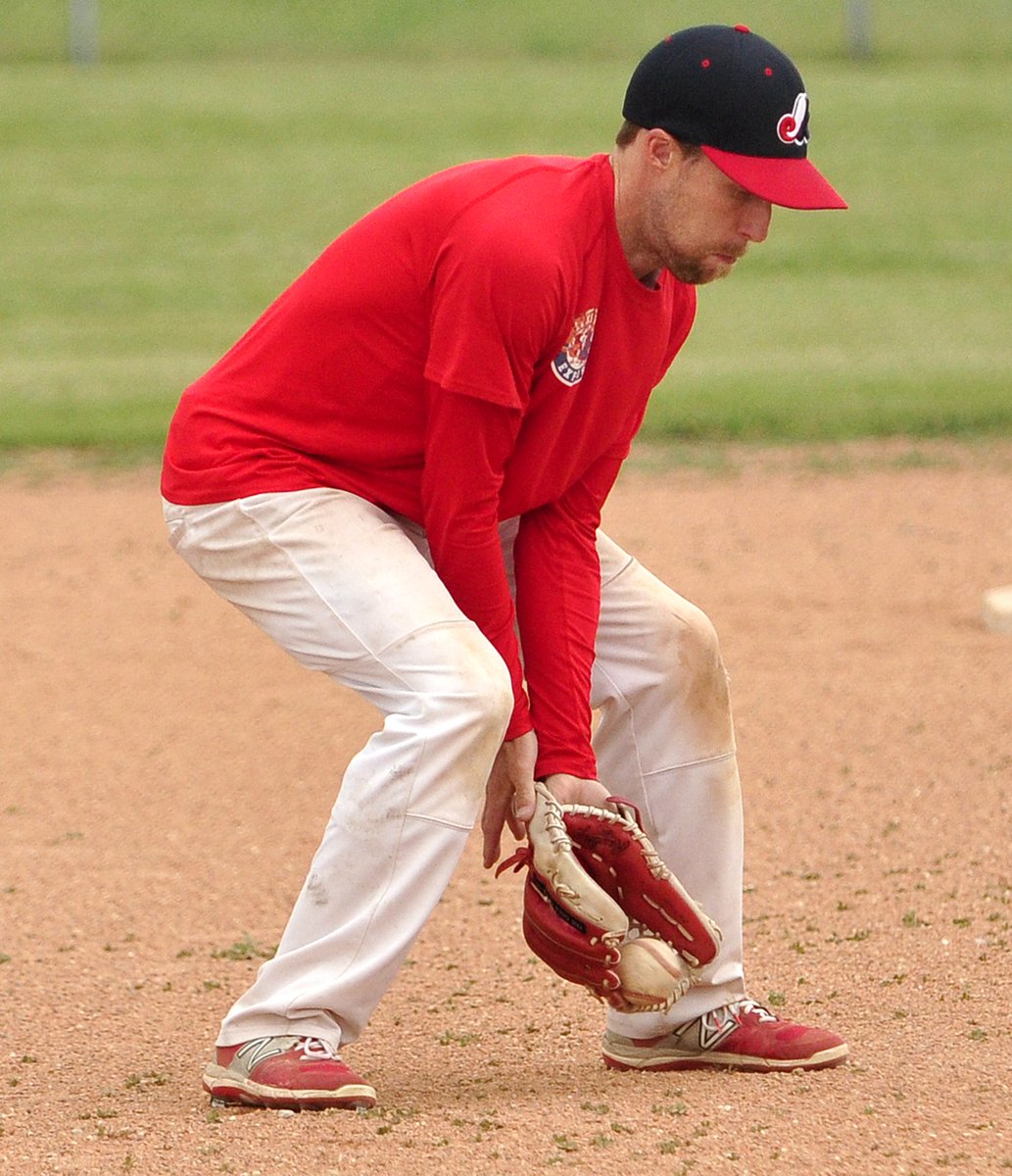 julesxavier59's tweet photo. @ElkhornExpos dropped an 8-3 decision Sunday night hosting Oak River Dodgers. Warmup for both teams on the field or in the batting cage prior to game time. https://t.co/gtd71VrkHB