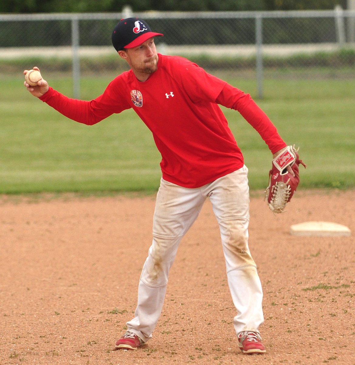 julesxavier59's tweet photo. @ElkhornExpos dropped an 8-3 decision Sunday night hosting Oak River Dodgers. Warmup for both teams on the field or in the batting cage prior to game time. https://t.co/gtd71VrkHB
