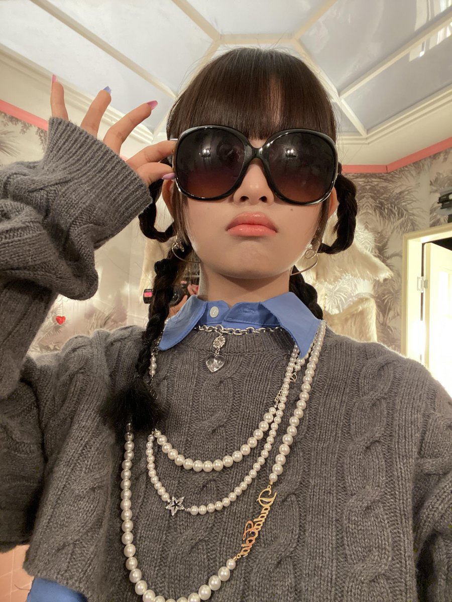 picsnaoirei's tweet photo. her beauty is out of this world https://t.co/DJ0h4m5jdF