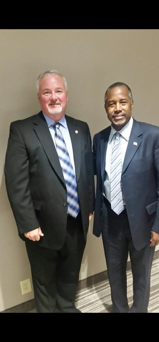 CraigLutz's tweet photo. I remember meeting with Ben Carson and talking about veteran issues. Great speech tonight. I am praying that Trump puts you in charge of the VA. https://t.co/yU4XIzmwS9