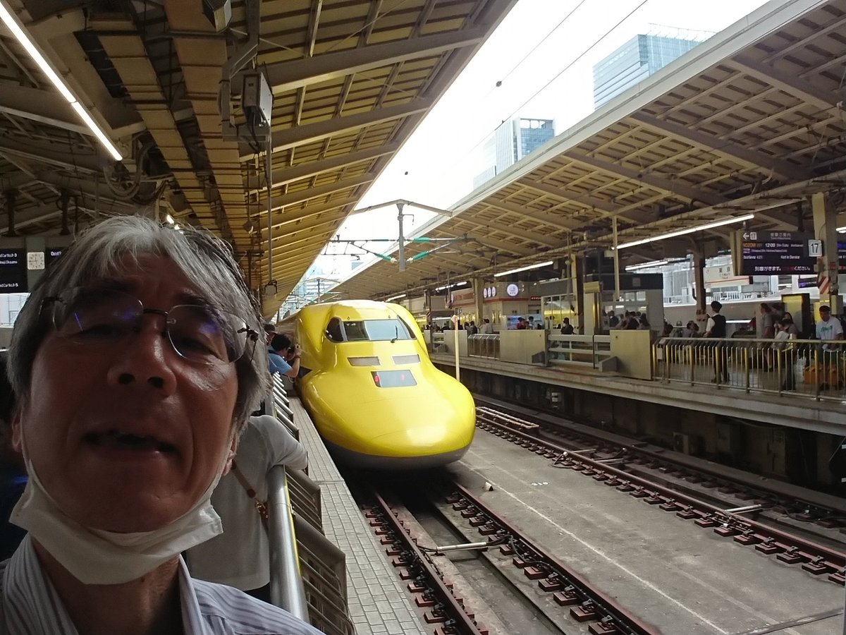 ooshima2012's tweet photo. 東京駅でドクターイエローに会えました❗ https://t.co/uYVpSxN9LH