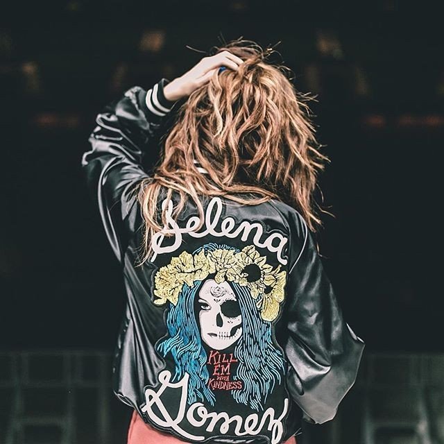 ISABELROCK2012's tweet photo. Post de que Selena Gomez la rompe más cuando abraza sus raíces mexicanas. https://t.co/gBI3R5f7Hd